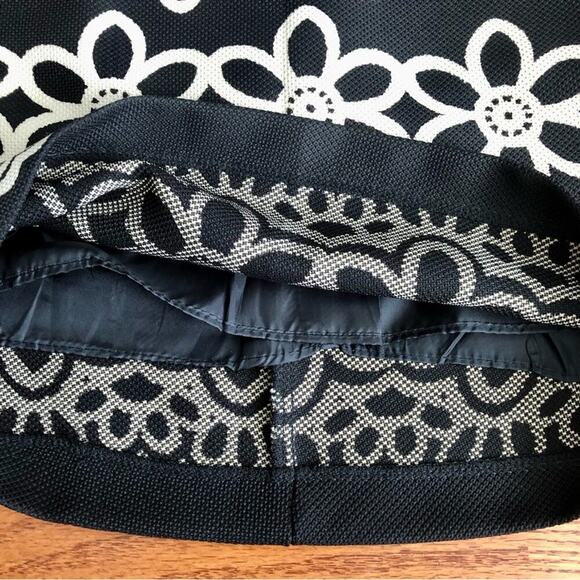 Answer Made in Korea Flower graphic Black Cream Pencil Mini Skirt Women’s size S - Picture 5 of 9